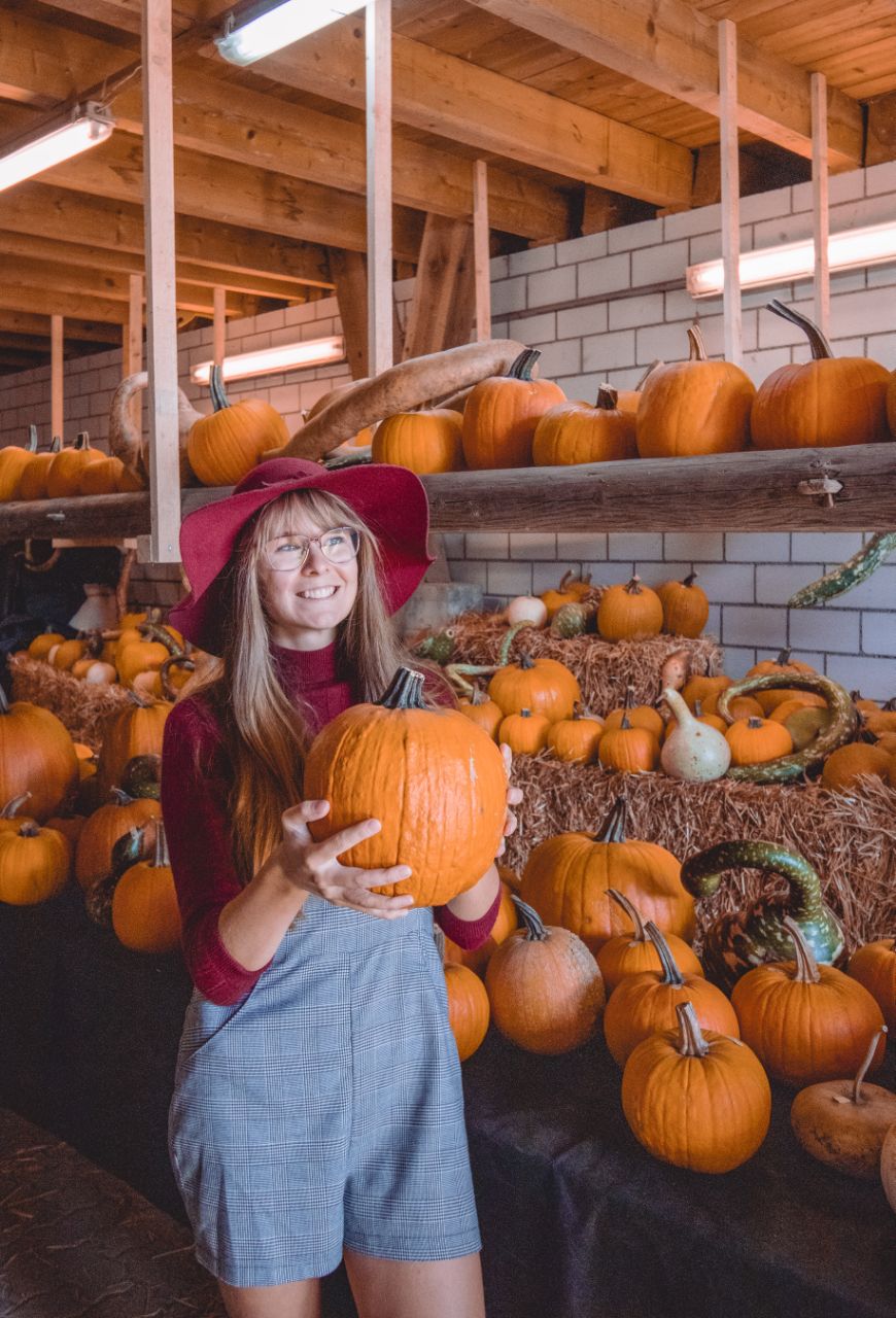 Top 10 Fall Picture Ideas for Students | Fall Photography Ideas for College Students | myclickjournal